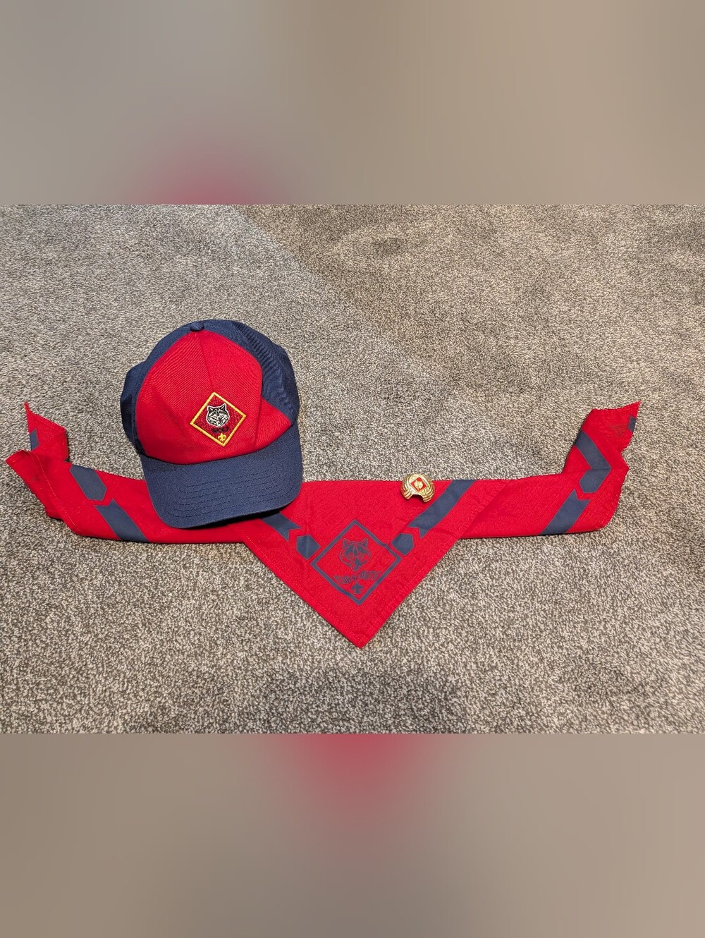 Wolf Cub Scouts Cap, Neckerchief And Slide